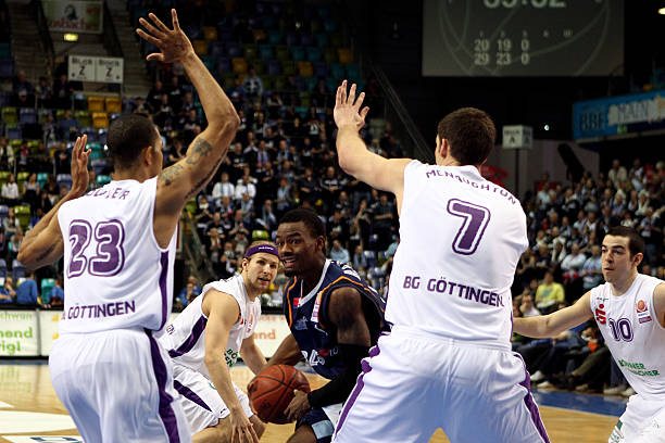 的防守显得 的防守显得